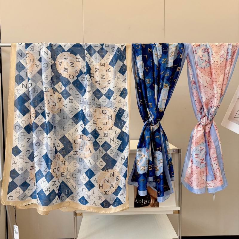 Chanel silk scarf 90-180cm E57 (1)