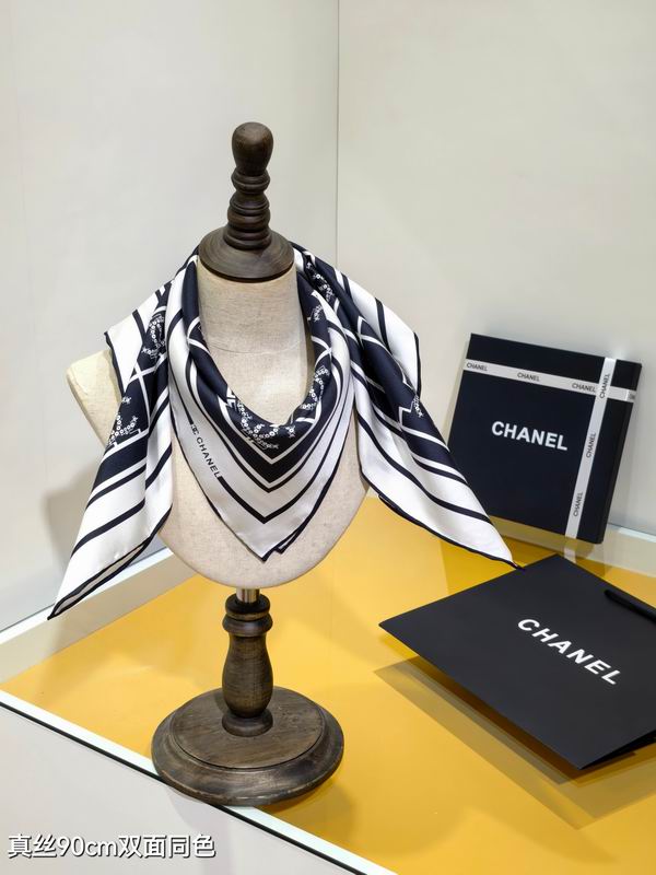 Chanel silk scarf 90X90cm E49 (2)