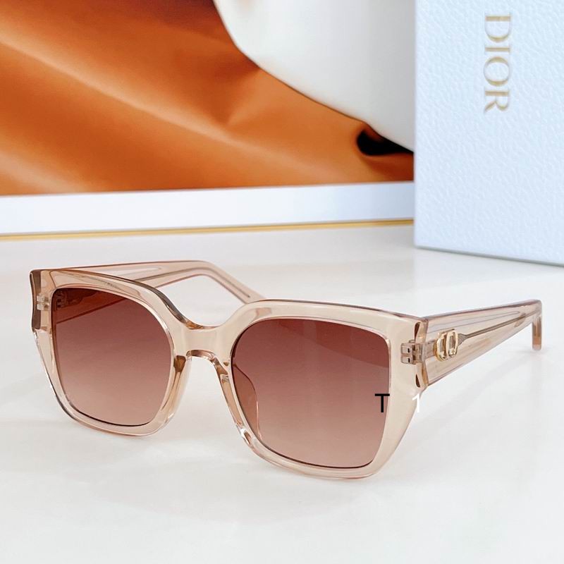 Dior GlowS1F 54 18-140 a06