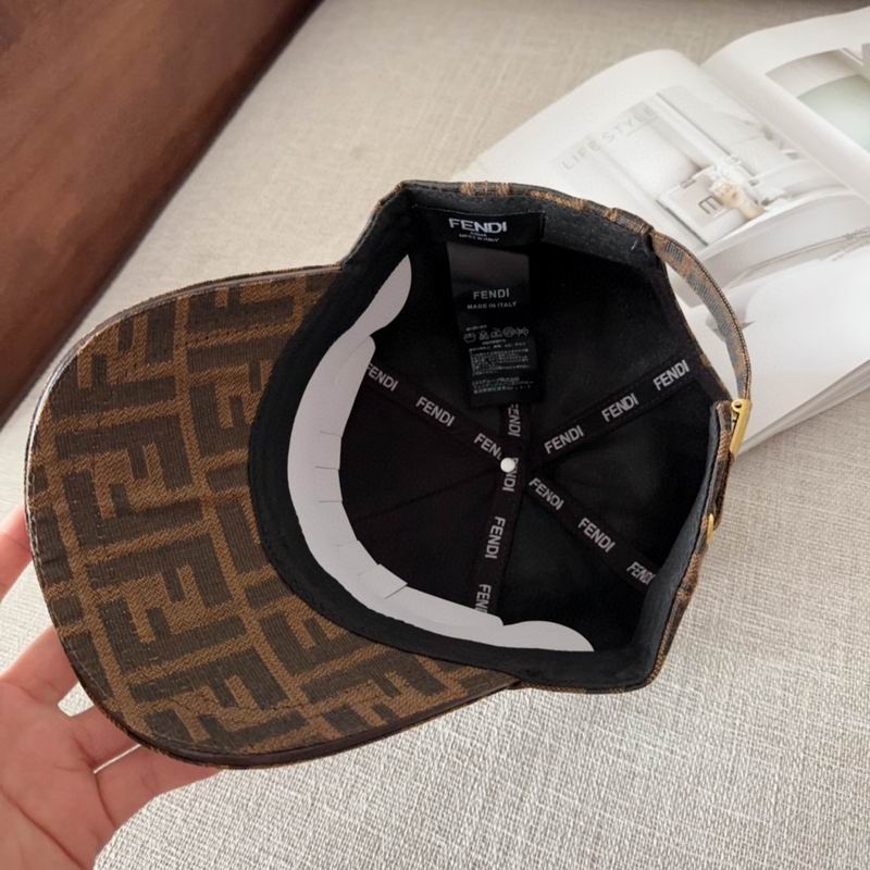 Fendi cap dx (38)