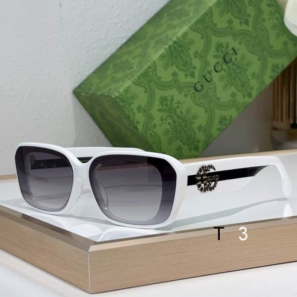 Gucci CL42122U 56 17 142 c02