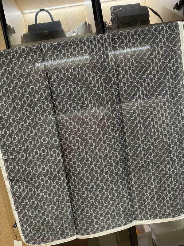 Gucci silk scarf 180X90cm E28 (2)