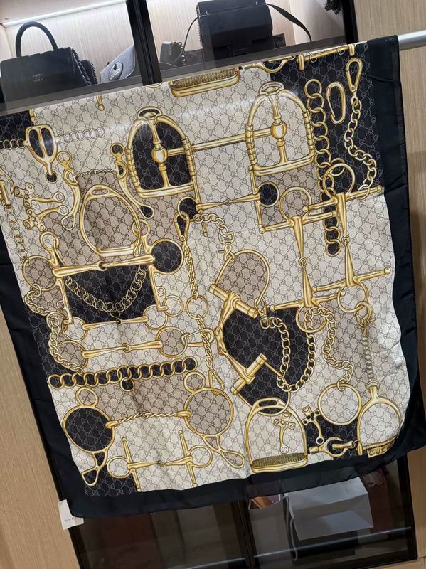 Gucci silk scarf 180X90cm E30 (1)