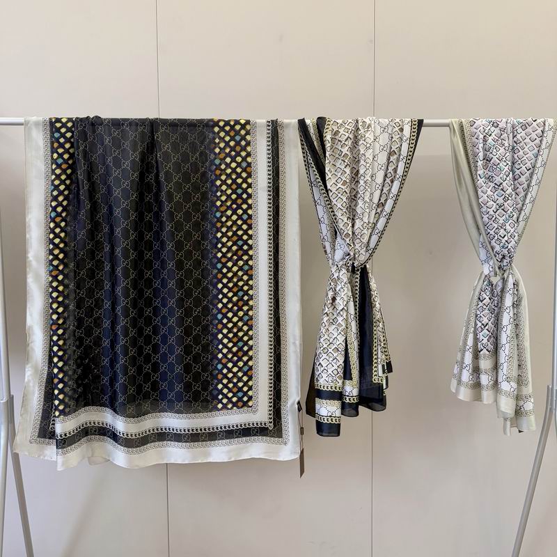 Gucci silk scarf 90-180cm E38 (1)