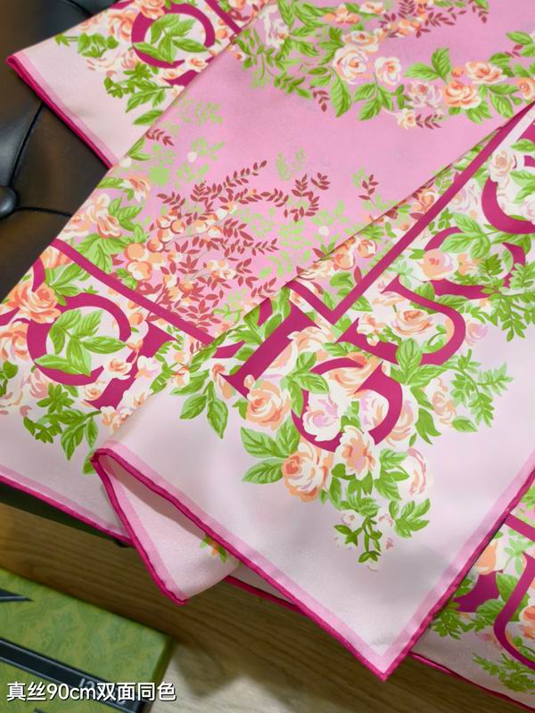 Gucci silk scarf 90X90cm E15 (16)