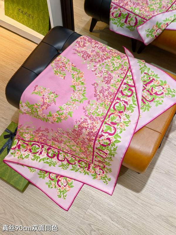 Gucci silk scarf 90X90cm E15 (17)