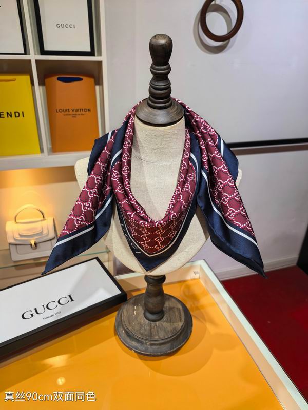 Gucci slik scarf 90X90cm E24 (1)