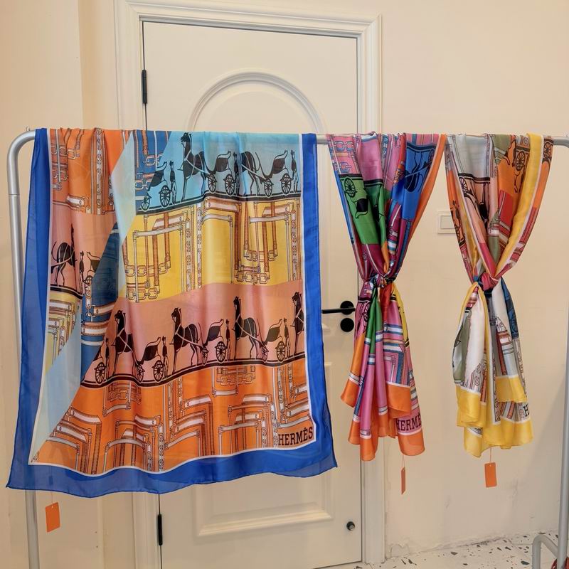 Hermes silk scarf 90-180cm E27 (1)