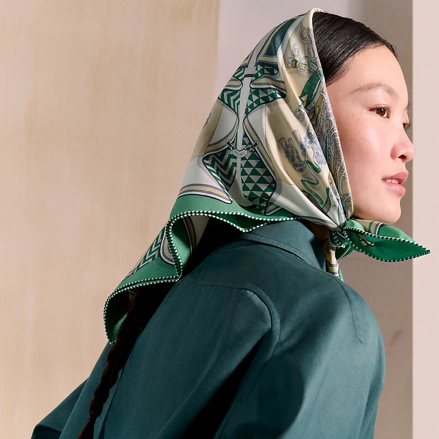 Hermes silk scarf 90X90cm E05 (9)