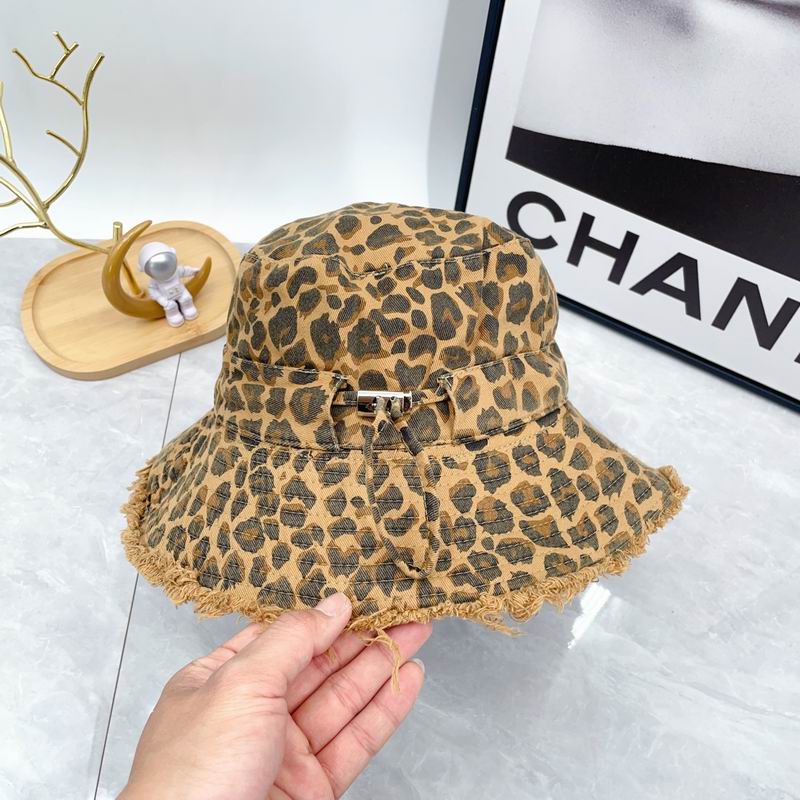 JacQuemus hat dx (3)