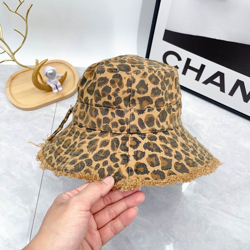 JacQuemus hat dx (4)