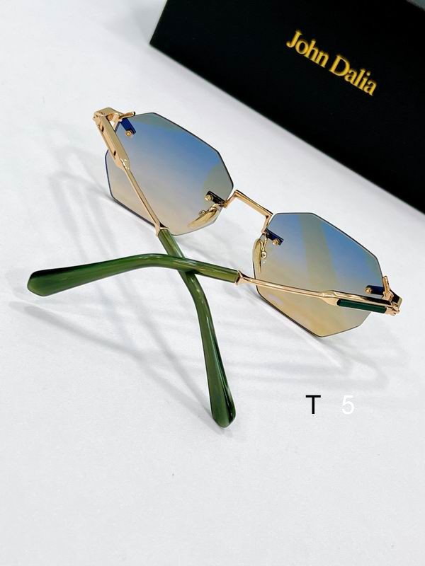 John Daila 0326 52 23-145 F07