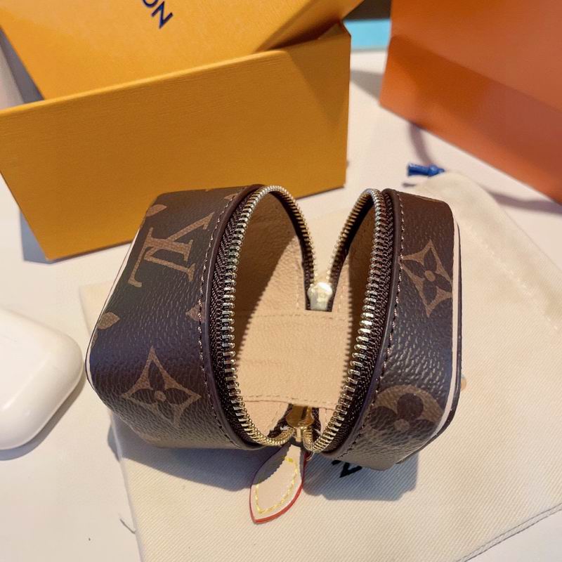 LV AirPods   (3)