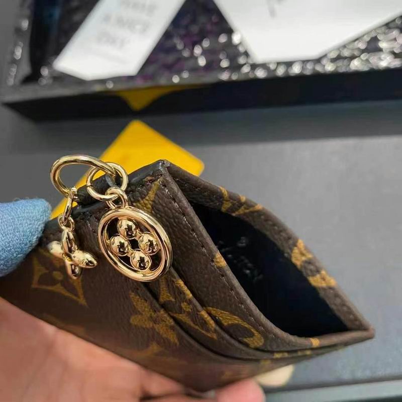 LV card bag (1)