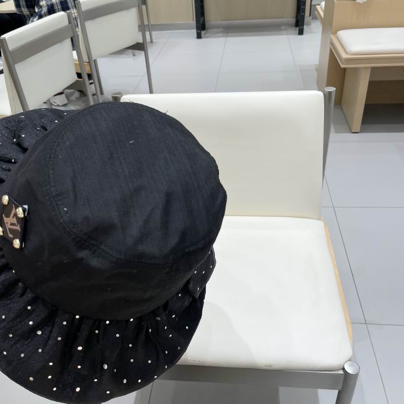 LV hat (301)