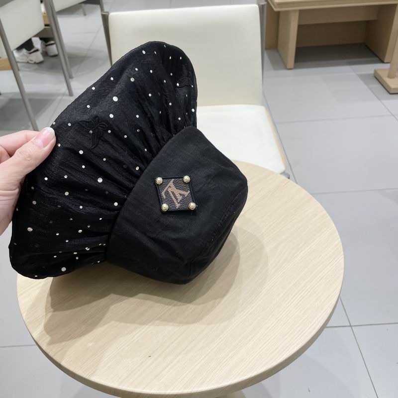 LV hat (304)