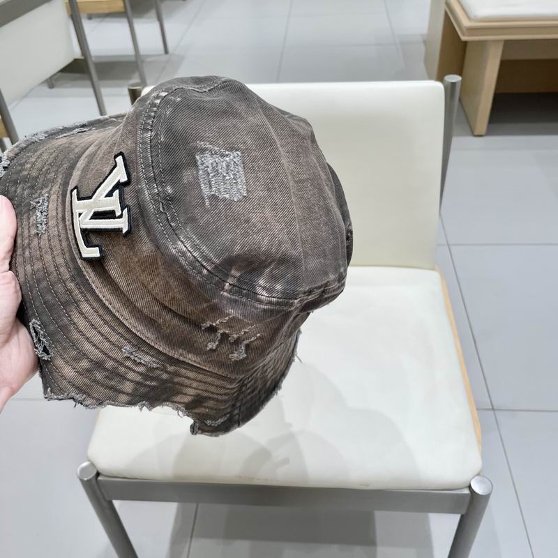LV hat (319)