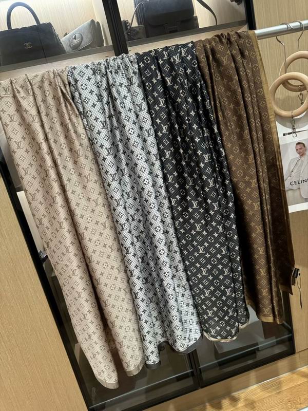 LV silk scarf 90-180cm E56 (1)