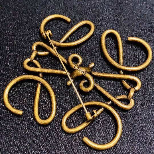 Loewe brooch 12lyh32 (3)