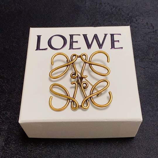 Loewe brooch 12lyh32 (4)