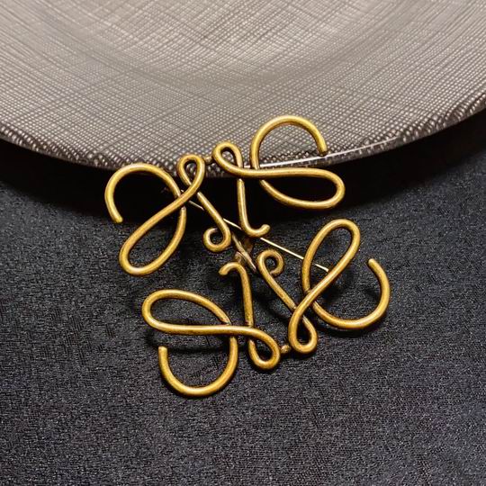 Loewe brooch 12lyh32 (5)