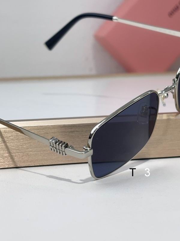 MiuMiu A53 49 22-140 c17