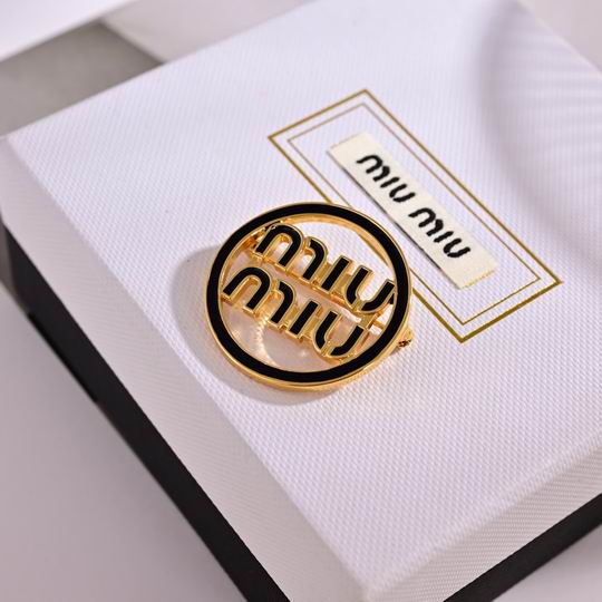 MiuMiu brooch 01lyh02 (3)