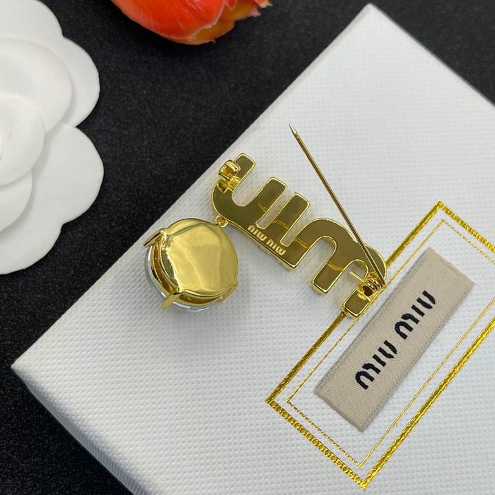 MiuMiu brooch 01lyh03 (5)