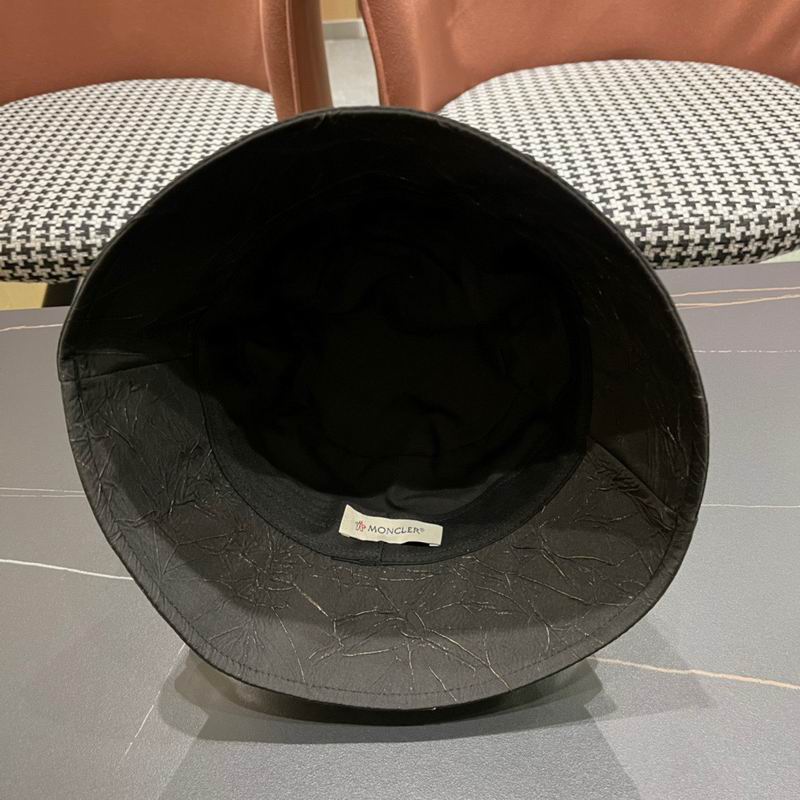 Moncler hat (2)