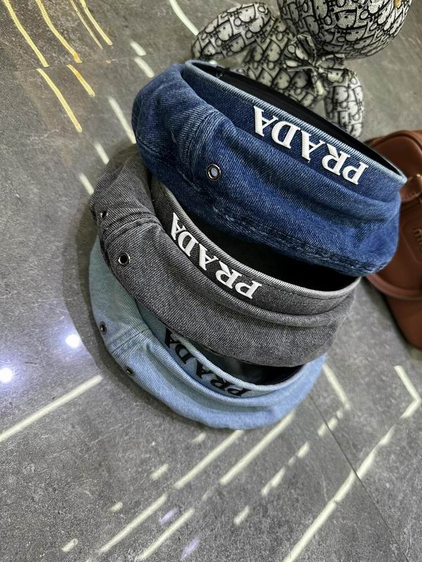 Prada beret dx (1)