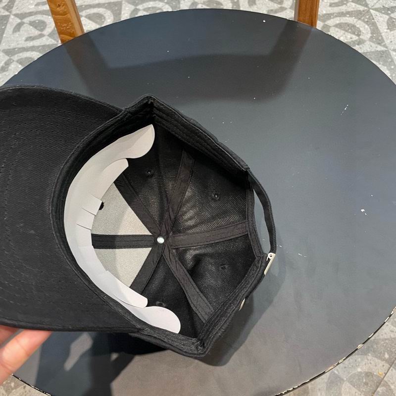 Prada cap 100 (20)