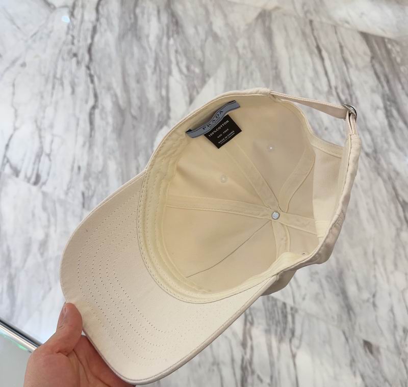 Prada cap dx (3)