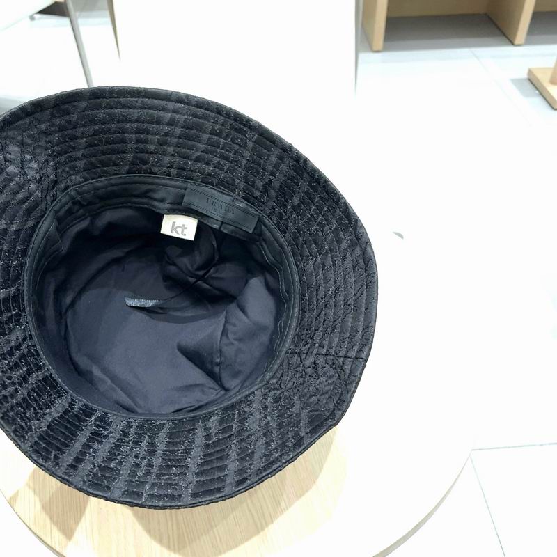 Prada hat 48 (1)