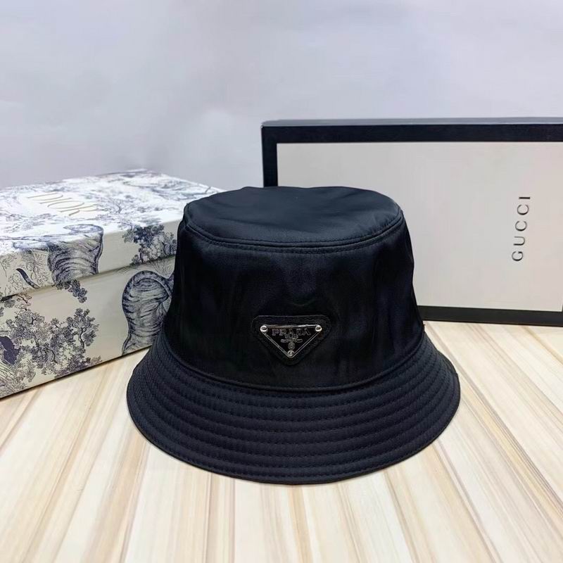 Prada hat hm (4)