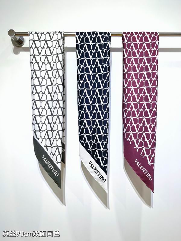 Valentino silk scarf 90X90cm E50 (1)
