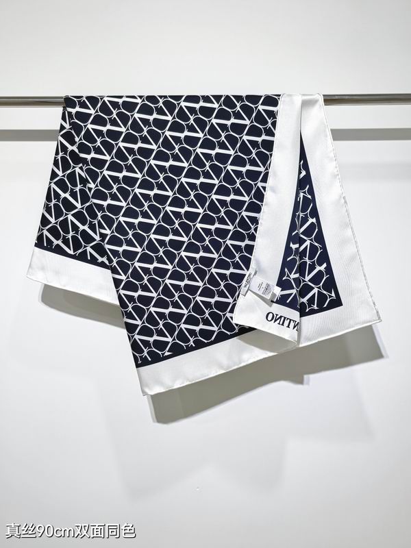 Valentino silk scarf 90X90cm E50 (12)