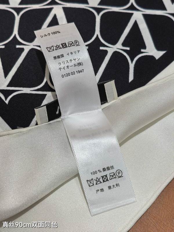 Valentino silk scarf 90X90cm E50 (13)