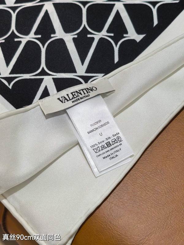 Valentino silk scarf 90X90cm E50 (14)