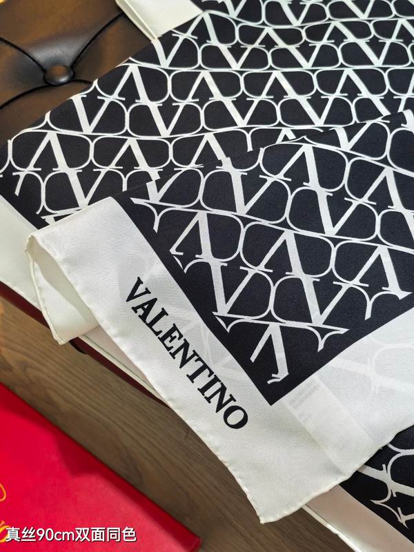 Valentino silk scarf 90X90cm E50 (15)