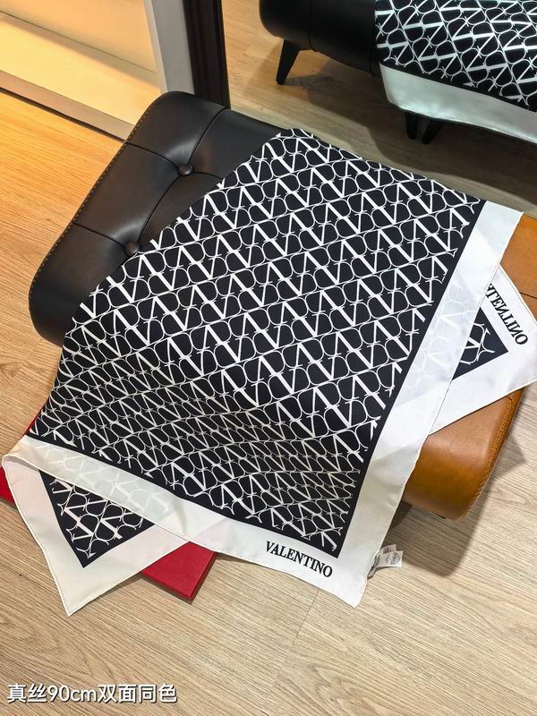 Valentino silk scarf 90X90cm E50 (16)
