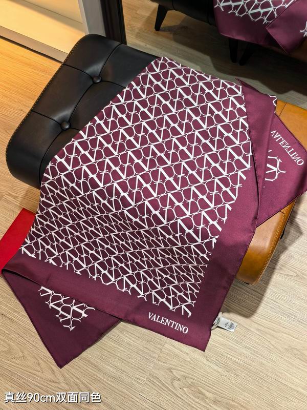 Valentino silk scarf 90X90cm E50 (25)