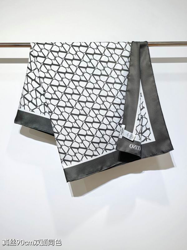 Valentino silk scarf 90X90cm E50 (3)