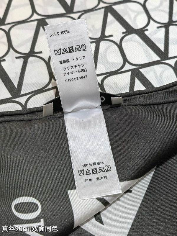 Valentino silk scarf 90X90cm E50 (4)
