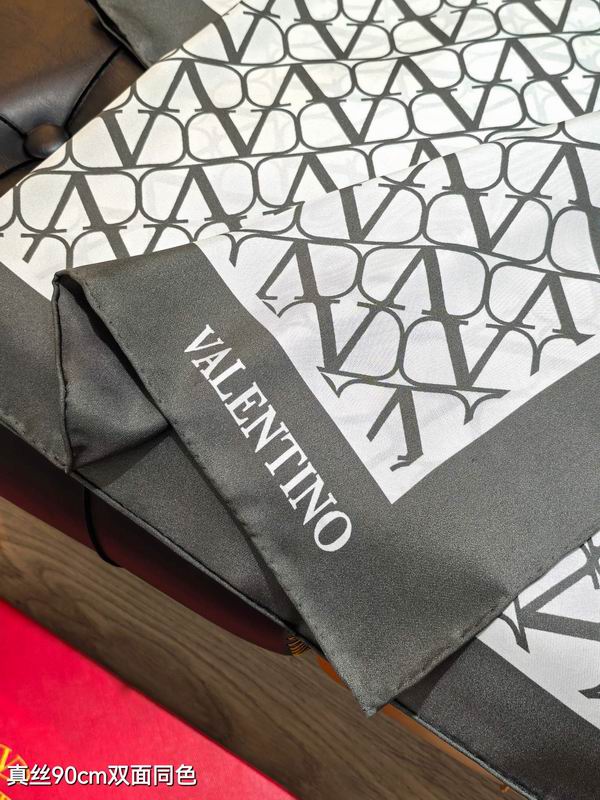 Valentino silk scarf 90X90cm E50 (6)