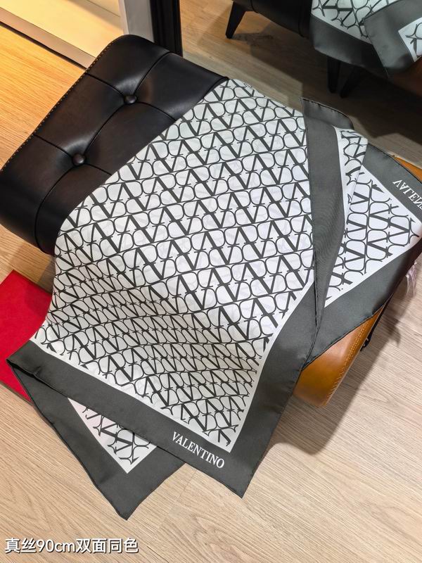 Valentino silk scarf 90X90cm E50 (7)