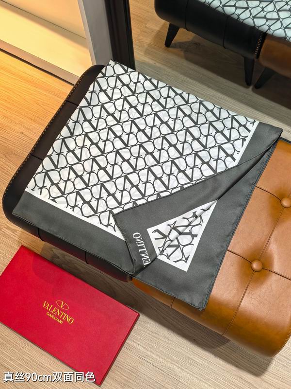 Valentino silk scarf 90X90cm E50 (8)