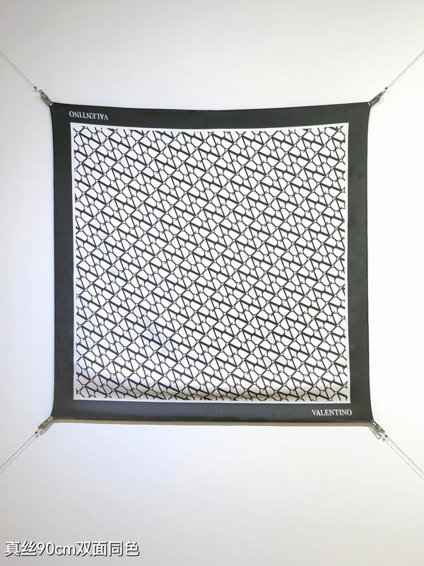 Valentino silk scarf 90X90cm E50 (9)