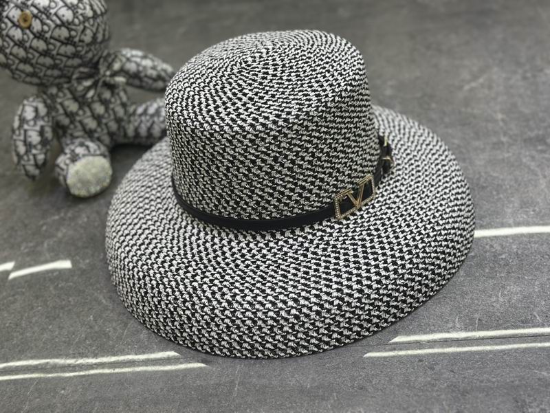 Valentino top hat dx (2)