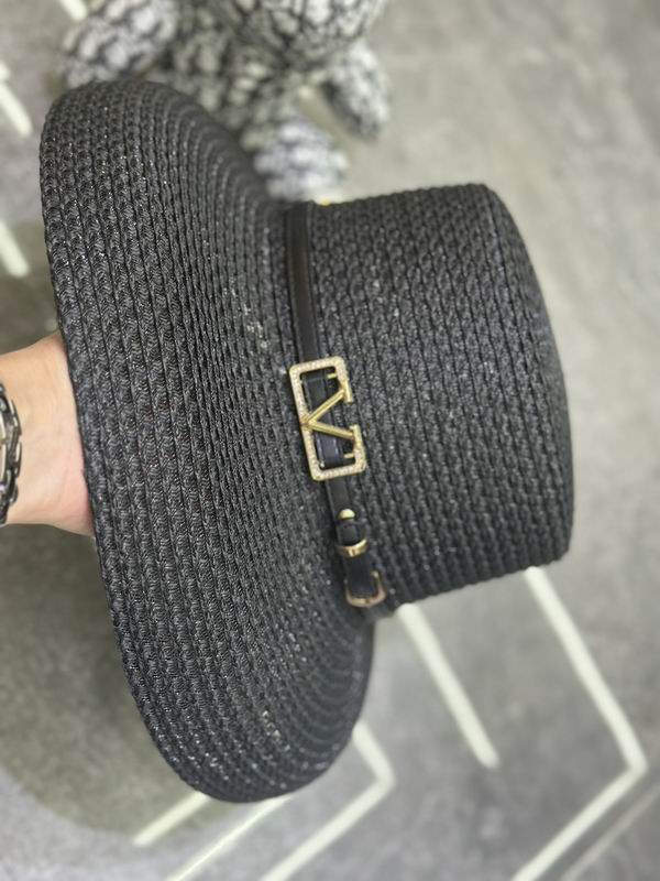 Valentino top hat dx (4)