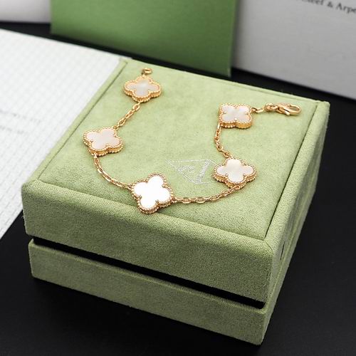 Van Cleef & Arpels bracelet 12lyh37 (1)